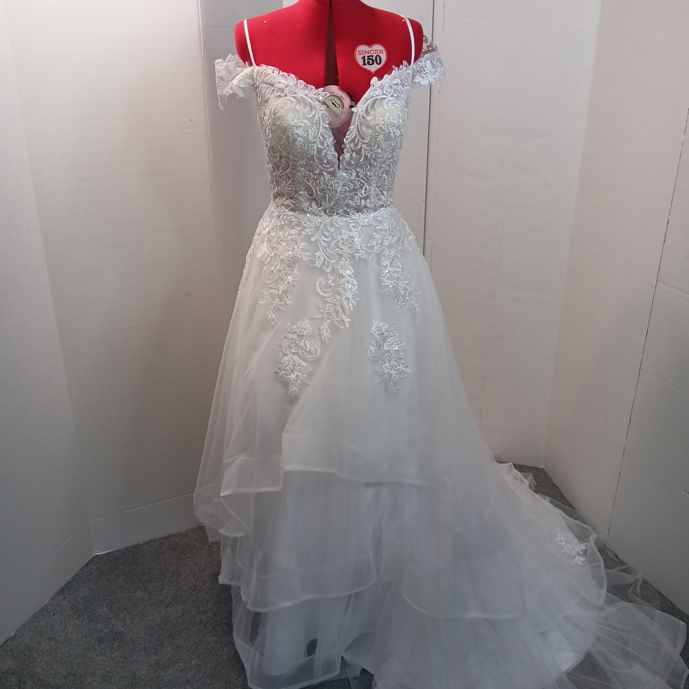 Elegant White Lace Wedding Dress